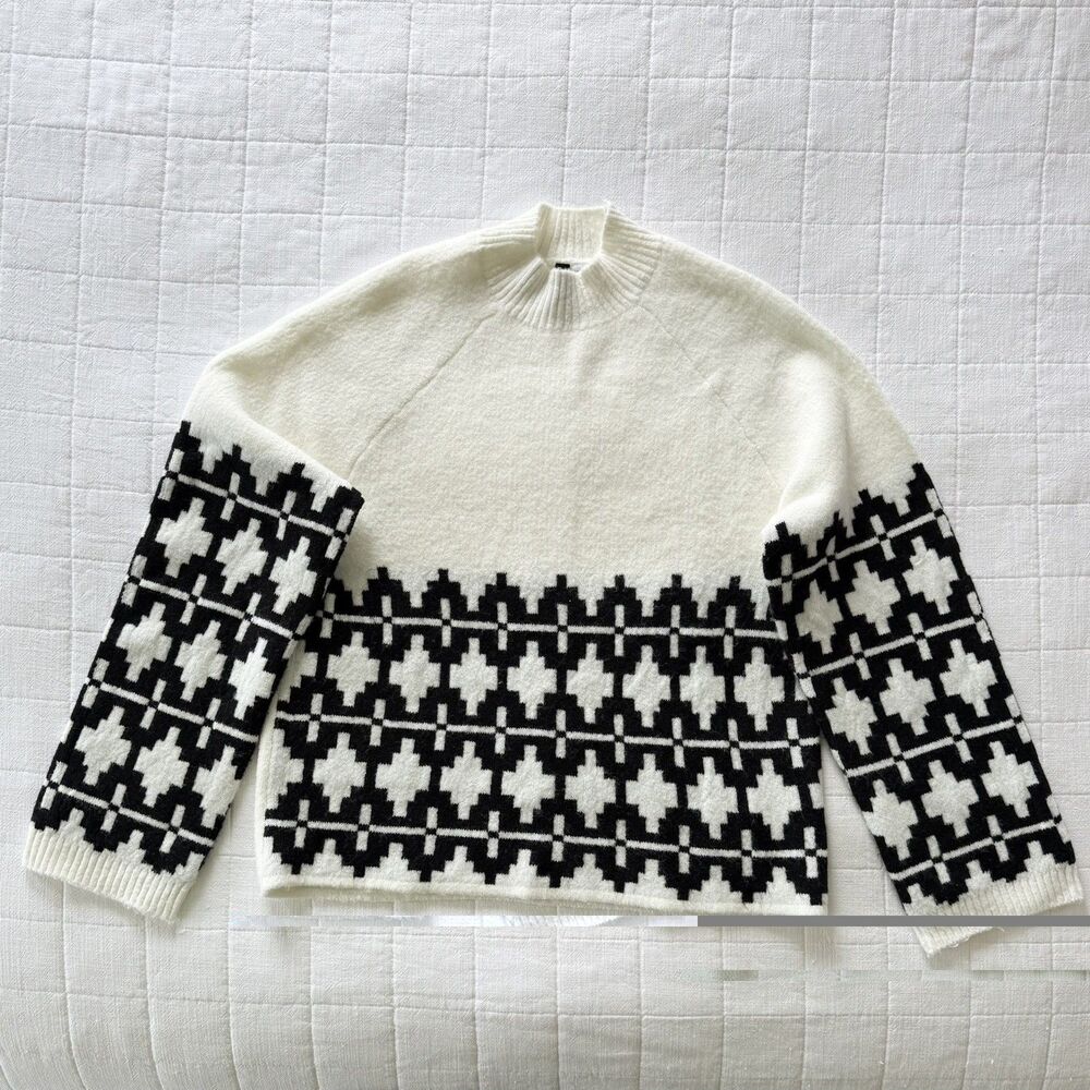 Women's Divided by H&M - Black and White Geometric Knit Sweater - Size Small